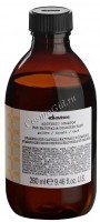 Davines Alchemic shampoo for natural and coloured hair (Оттеночный шампунь «Алхимик» для натуральных и окрашенных волос, золотой), 280 мл